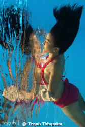 Model: Ms. Pamela Indah. Playing with her reflection...Ca... by Teguh Tirtaputra 